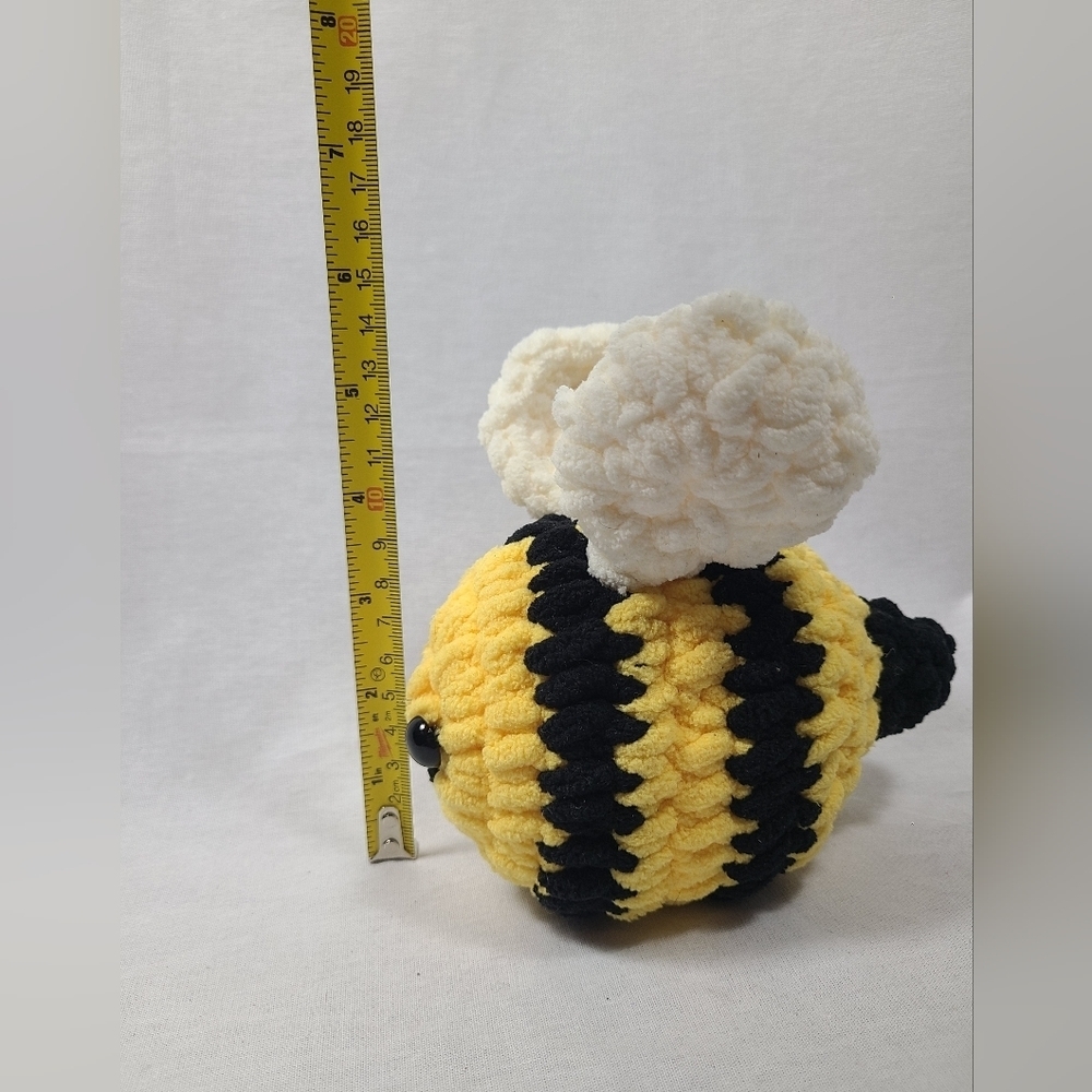 Handmade crochet bee 🐝 - Picture 4 of 5